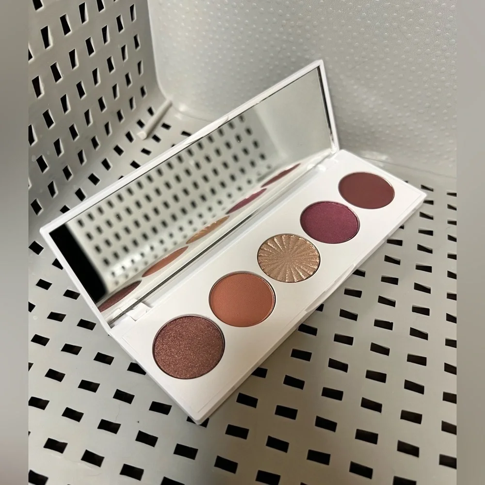 OFRA Cosmetics Signature Palette in Symphony with Mauves & Shimmers